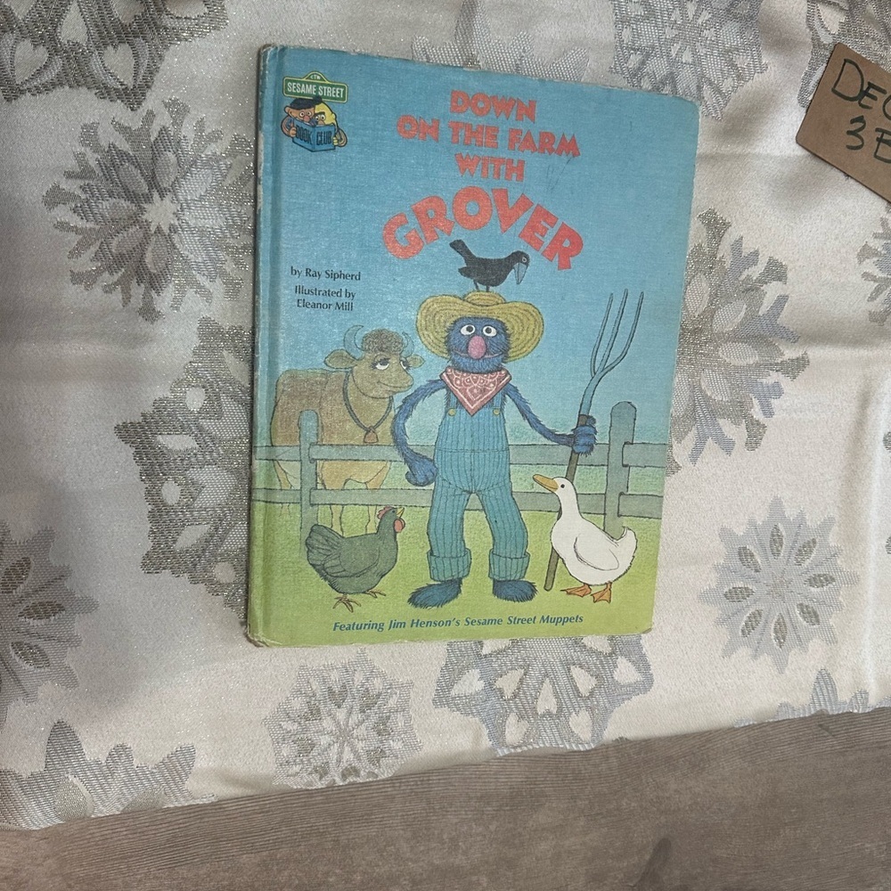 Down on the Farm with Grover Book - Picture 4 of 12